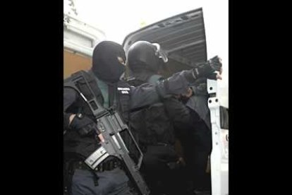 La aparatosa operación ha sido ordenada por el juez de la Audiencia Nacional Fernando Andreu.