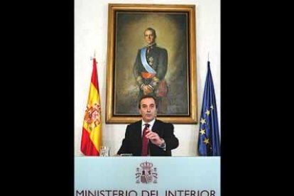 Alonso ha comparecido para explicar la trascendencia de la operación y confirmar los vínculos de los detenidos con Al Qaida.
