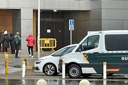 Dispositivo de la Guardia Civil en el Hospital de León. DL