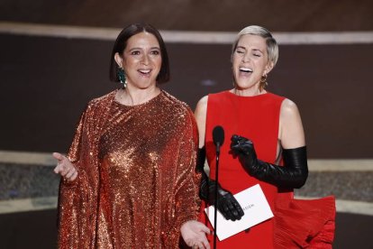 Maya Rudolph y Kristen Wiig. ETIENNE LAURENT