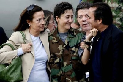 En el aeropuerto de Bogotá también estaba su marido, Juan Carlos Lecompte.