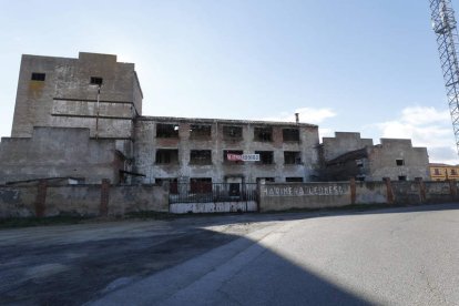 La primera industria harinera de León, en venta. RAMIRO