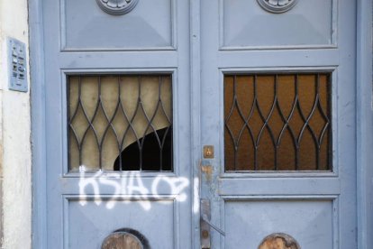 Entrada a una vivienda deshabitada.RAMIRO