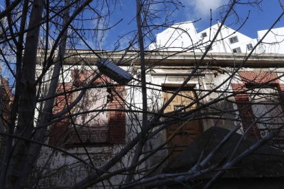 Enganche ilegal a la corriente eléctrica. RAMIRO
