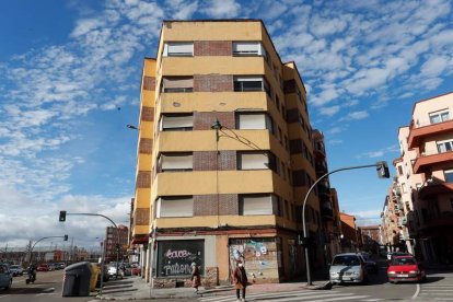 Edificio en semirruina en el barrio del Crucero. RAMIRO