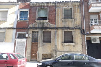 Inmueble en mal estado en Relojero Losada. DL