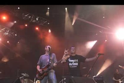 Aunque cada uno interpretó sus propios temas, cantaron varias piezas juntos.