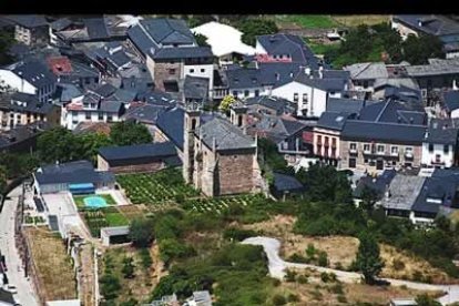 Villafranca es conjunto histórico-artístico desde  el año 1965. Entre los muchos monumentos de interés que conserva destacan San Francisco y la Colegiata