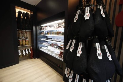 DZ15P7F3-18-02-47-1.jpg