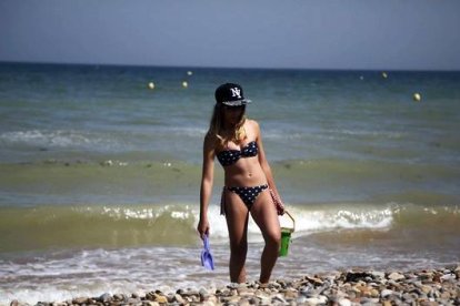 Turistas en la playa de Omaha, cerca de Colleville sur Mer.