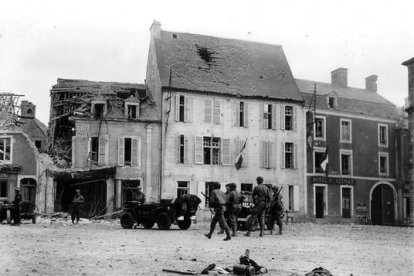 La plaza del mercado de Trevieres, cercad de la playa de Omaha, en 1944.