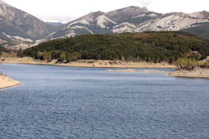 Vista del pantano del Porma. MARCIANO PÉREZ