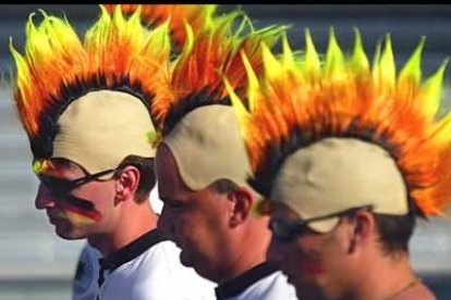 El grupo D se ha lucido. Aparte de las actuaciones de sus equipos, lo mejor han sido las gradas. En especial las holandesas, que han batido los límites de la originalidad en sus atuendos (y peinados).