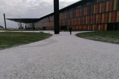 El hielo cubrió de blanco las calles. MARCIANO PÉREZ
