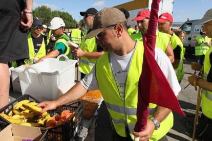 La hora de reponer fuerzas a mitad de etapa. Norberto.