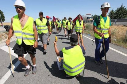 Los mineros dan ejemplo a Soria y comen plátanos de Canarias. Quieren que el ministro apueste por el carbón nacional.
Norberto.