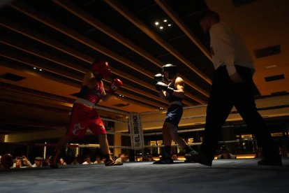 Velada de boxeo en el Olímpico. J. NOTARIO