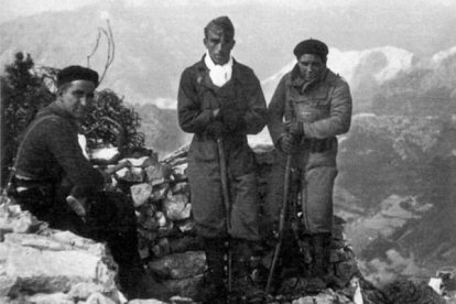 Soldados republicanos en Pola  | La Maginot Cantábrica y Arqueomalocología.