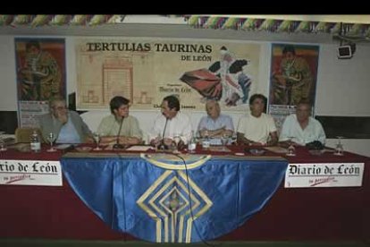 Con la dirección del prestigioso crítico Manolo Molés y los comentarios del legendario Antoñete, Julián López fue el invitado de honor en las Tertulias Taurinas organizadas por el Diario.