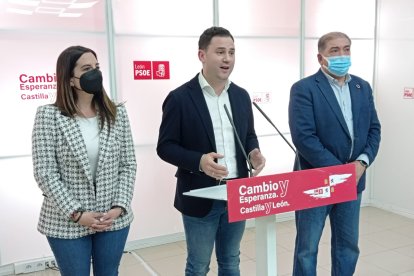 Fernández, Santiago Vélez, Suárez-Quiñones y Silván, en la noche electoral. RAMIRO