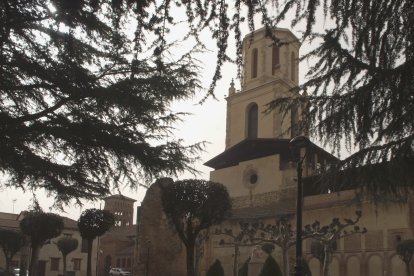 Las ruinas del Monasterio de San Benito, en Sahagún, cubiertas de polvo por el  temporal. ACACIO DÍAZ