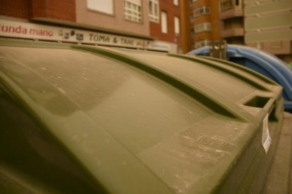 Los coches siguen hoy, miércoles, con polvo anaranjado. RAMIRO