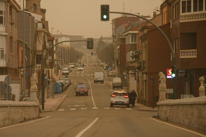 El horizonte se torna rojizo con la masa de aire africano que se mantiene en León
