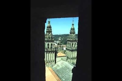 La subida será por la fachada del Obradoiro, la de las campanas.