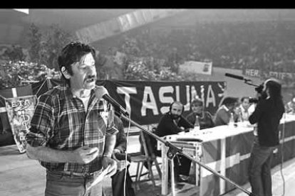 El dirigente de HB llegó a torear en torear en algunas plazas de pueblos vascos, por lo que también se le conocía como «chiquito de Amorebieta» y «morenito del alto».