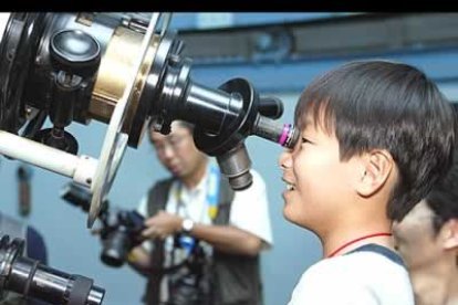 Centros de observación y  museos, como el de Ciencia de Japón, se llenan de curiosos que se acercan a conocer más en detalle al Planeta rojo.