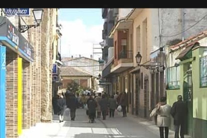 Una de las calles más comerciales de Coyanza, también urbanizada.