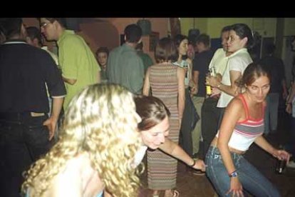 Si por algo se conoce a Valencia de Don Juan en toda la provincia leonesa es por el buen ambiente de sus noches veraniegas.