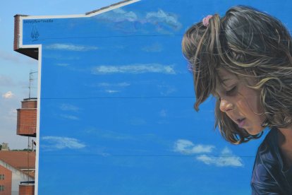 Detalle del mural de La Bañeza 'Castillos de plástico'. STREET ART CITIES