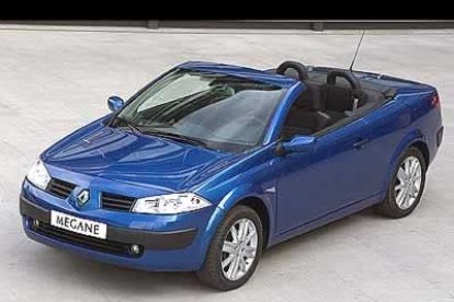 En octubre salía al mercado esta versión del Megane, que ofrece el techo rígido. Los motores de 115 y 136 caballos y uno diésel, con 120, completan un coche con el equipamiento de una berlina.