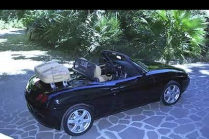 Hace nueve años se podía ver en Ginebra el primer Barchetta y desde entonces apenas ha cambiado, si exceptuamos algunos retoques en el frontal. La oferta mecánica es de 130 caballos.