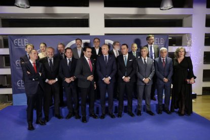 Empresarios, premiados y autoridades, este viernes momentos antes de iniciar la gala del Día de la Empresa de la Fele-. FERNANDO OTERO
