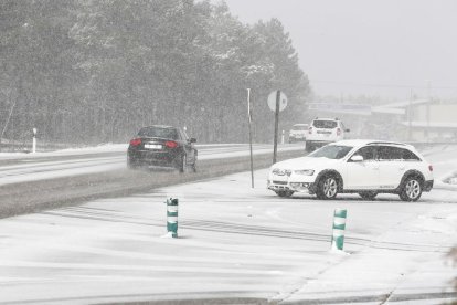Nieve en la N-630 a la salida de León.