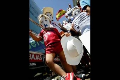 El Foro convocó su concentración en la Puerta del Sol. Anunció que se personará en los tribunales para defender a los «perseguidos» por expresar sus ideas.
