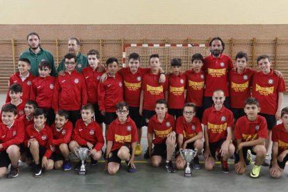 Villaquilambre y Puente Castro C, campeones de 3.ª Provincial Alevín. MARCIANO PÉREZ