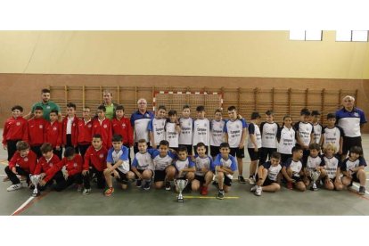 At. Trobajo , At. Trobajo B y Puente Castro D, campeones de 3.ª Benjamín. MARCIANO PÉREZ