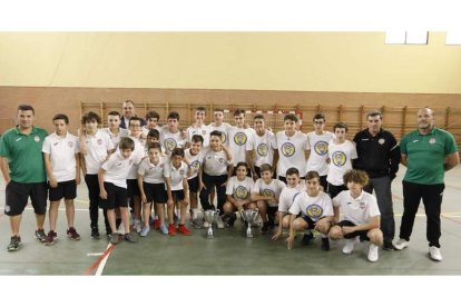 Olímpico de León y Puente Castro C, campeones de 3.ª Provincial Infantil. MARCIANO PÉREZ