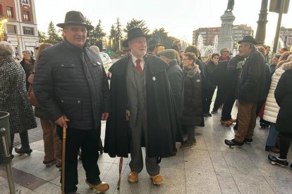 Los cerca de 400 participantes han recorrido desde Guzmán hasta la Catedral de León en madreñas. J NOTARIO
