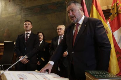Morán prometió su cargo como diputado. F. OTERO.