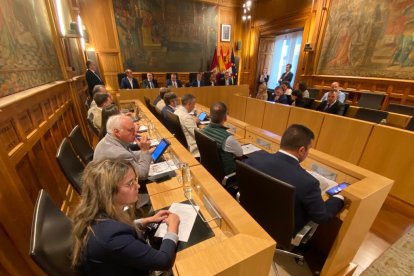 Pleno de constitución de la Diputación de León. RAMIRO