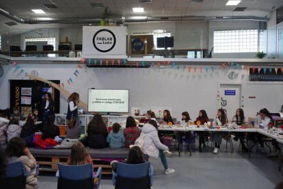 El laboratorio de ideas tecnológicas Fab Lab de León transforma la iniciativa de las niñas en actitudes poderosas para  el desarrollo profesional. J NOTARIO