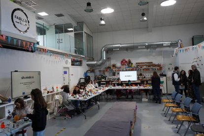 El laboratorio de ideas tecnológicas Fab Lab de León transforma la iniciativa de las niñas en actitudes poderosas para  el desarrollo profesional. J NOTARIO