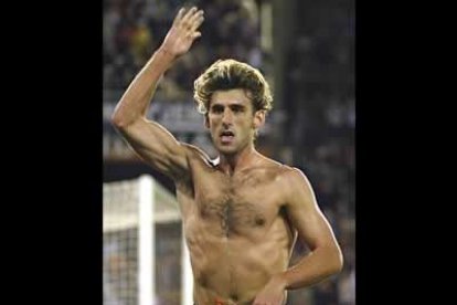 El valencianista Angulo fue calificado como el «mayor guarro de la Champions» tras lanzar un escupitajo a Borowski en el encuentro contra el Werder Bremen.