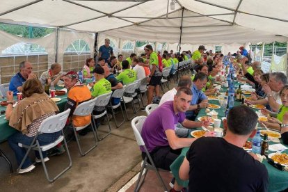 La comida puso la guinda a una gran jornada. A.V.