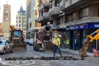 Obras en Padre Isla, esta mañana. RAMIRO