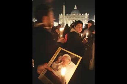 La vida de Juan Pablo II se ha apagado tras más de 48 horas de agonía.